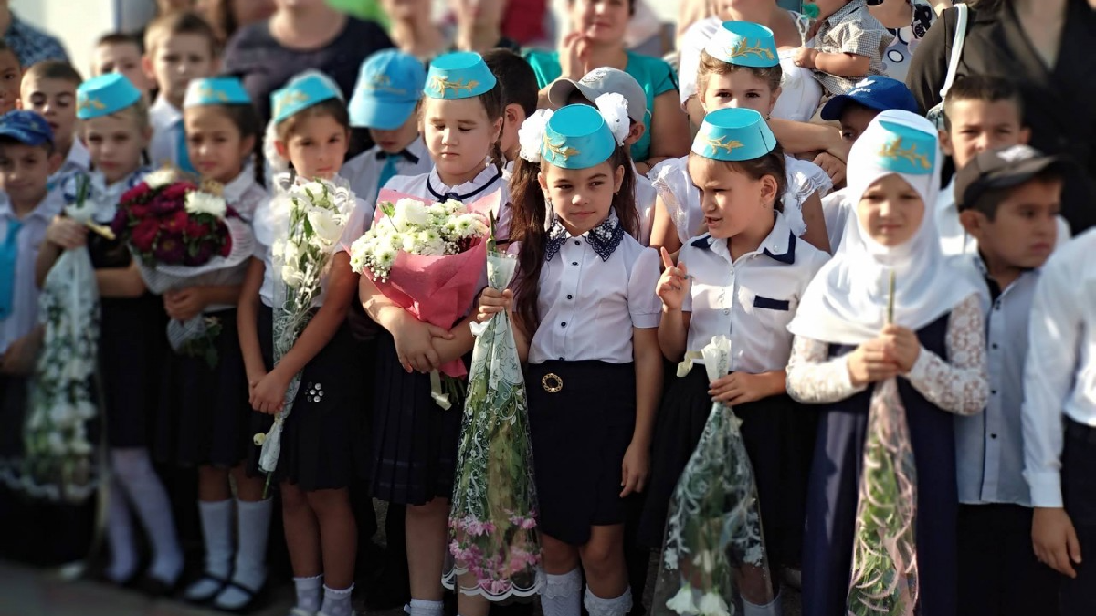 «Ощущение, что в Минобразования раздали одинаковые методички». Как складывается ситуация с образованием в Крыму на родном языке